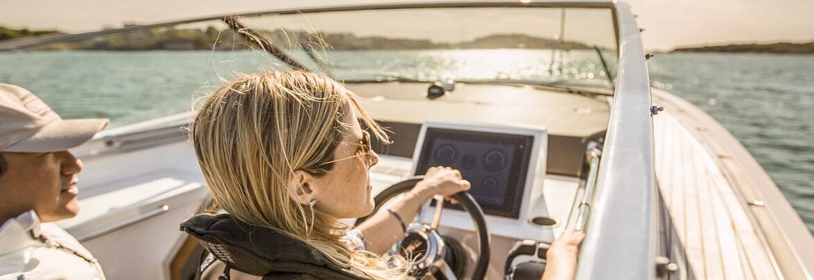 lady driving power boat volvo penta