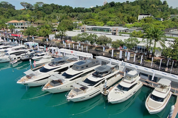 Ferretti Yachts Hong seh marine at Singapore Yacht Show ONe15 marina